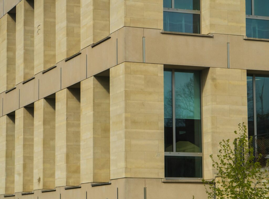 Droga do net zero w modernizacji - innowacyjne rozwiązania JWA dla istniejących budynków